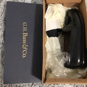 Brand new, never worn G.H bass loafers.
